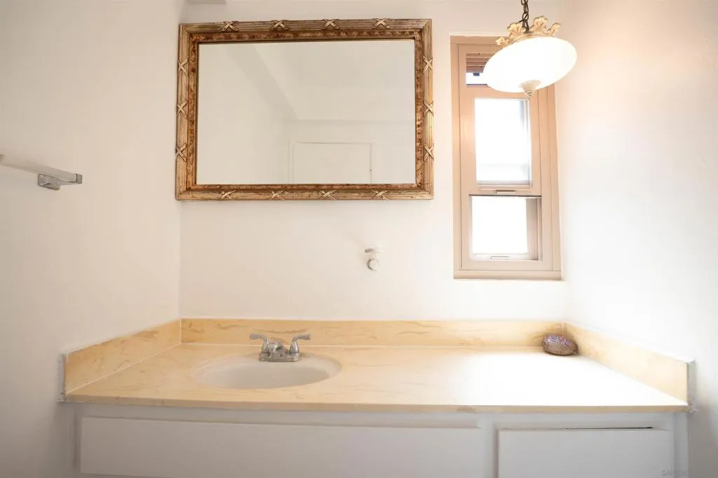 3942 Valeta St 256, San Diego, California 92110 home-pic-19