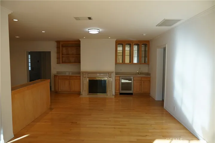 Living Room Area, Fireplace, Wet bar