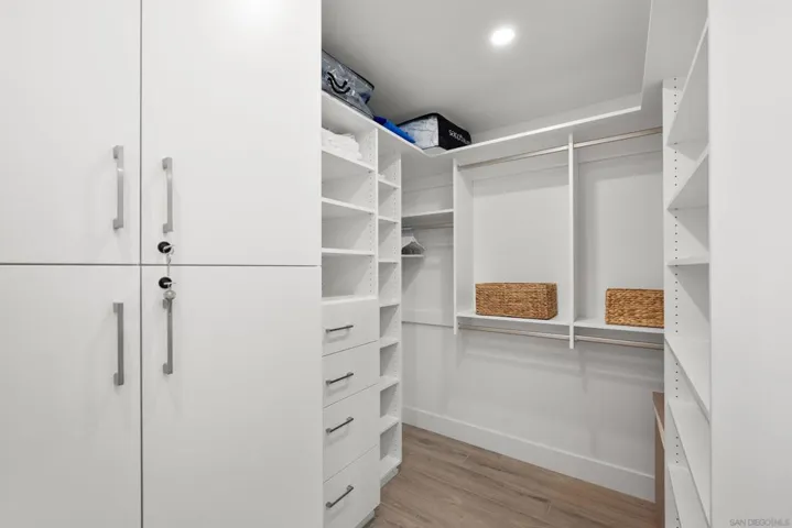 Walk-in Closet