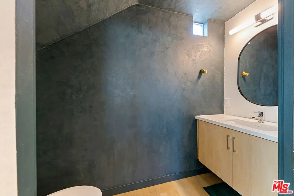 3288 N Canary Way, Los Angeles, California 90065 home-pic-8