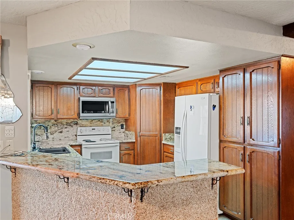 18518 Cocqui, Apple Valley, California 92307 home-pic-23