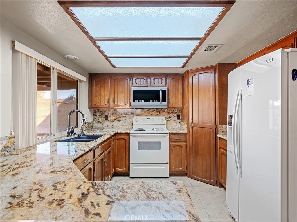 18518 Cocqui, Apple Valley, California 92307 home-pic-21