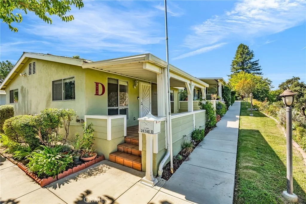 26745 Oak Crossing Rd D, Newhall, California 91321 home-pic-2