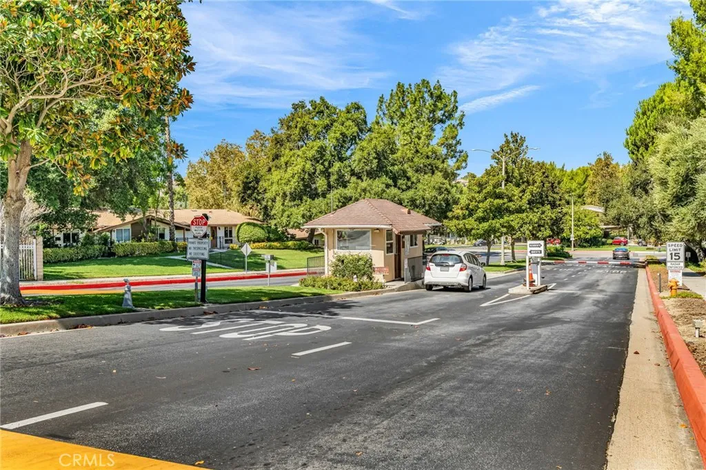 26745 Oak Crossing Rd D, Newhall, California 91321 home-pic-51