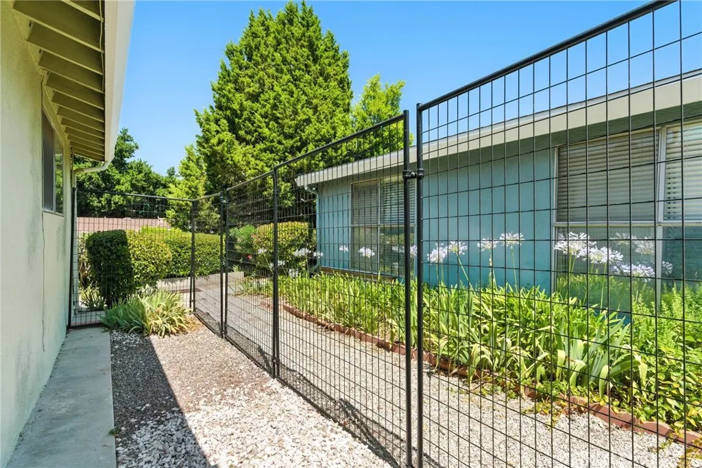 26745 Oak Crossing Rd D, Newhall, California 91321 home-pic-23