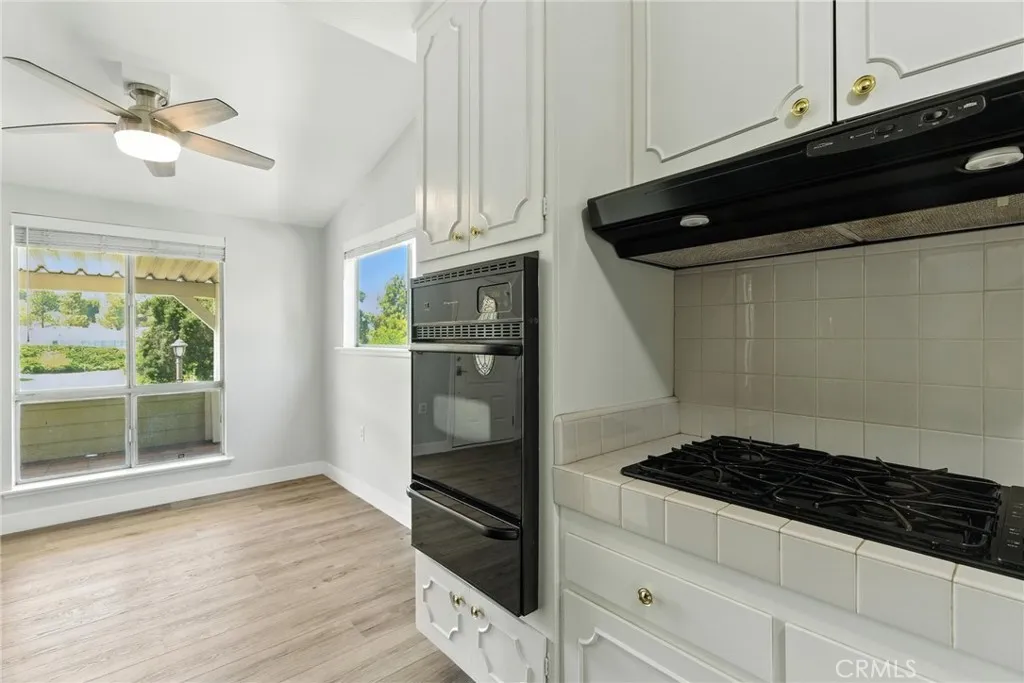 26745 Oak Crossing Rd D, Newhall, California 91321 home-pic-14