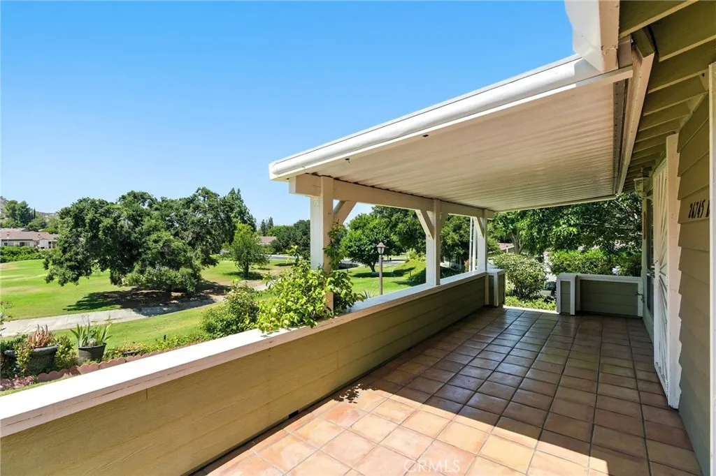 26745 Oak Crossing Rd D, Newhall, California 91321 home-pic-4