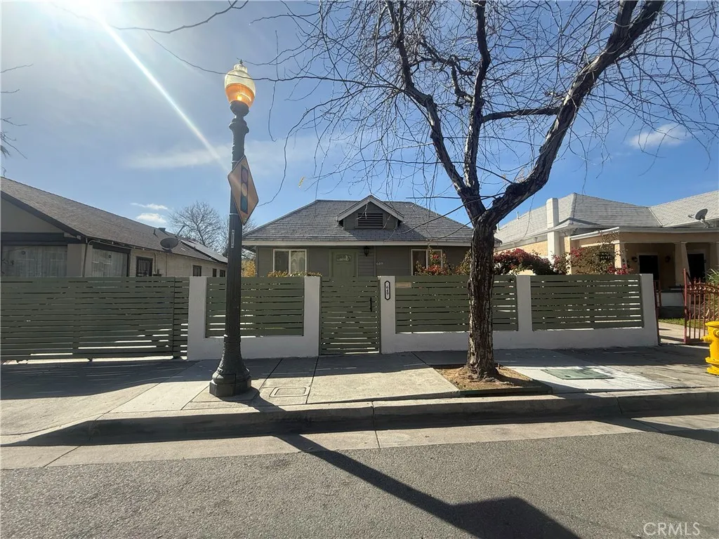 649 Sixth, San Bernardino, California 92410 home-pic-3