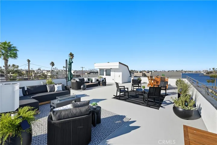 Thoughtfully outfitted with brand-new designer furnishings (all included with the property), this extraordinary space is truly turn-key and ready to enjoy.