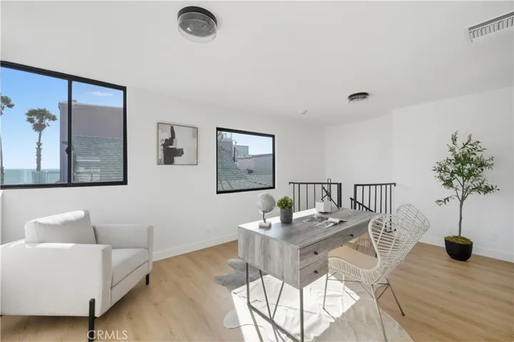 Office / flex space off primary bedroom