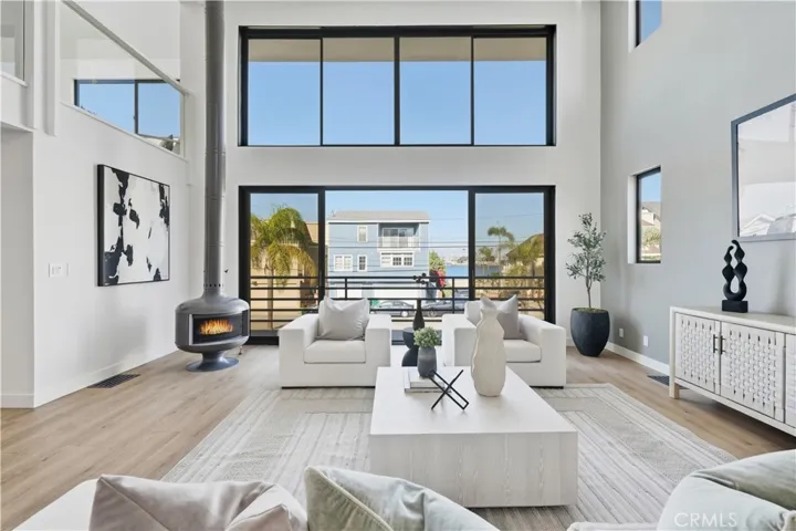 Main living and entertaining 2nd level with floor to ceiling windows & bay views