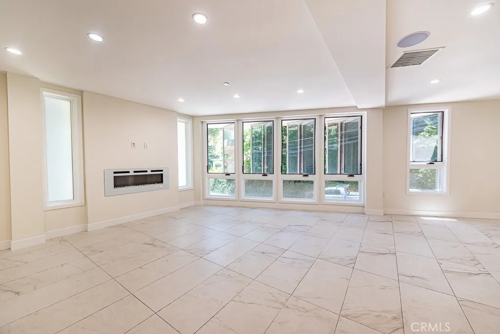 1516 N Beverly Glen Boulevard, Los Angeles, California 90077 home-pic-1