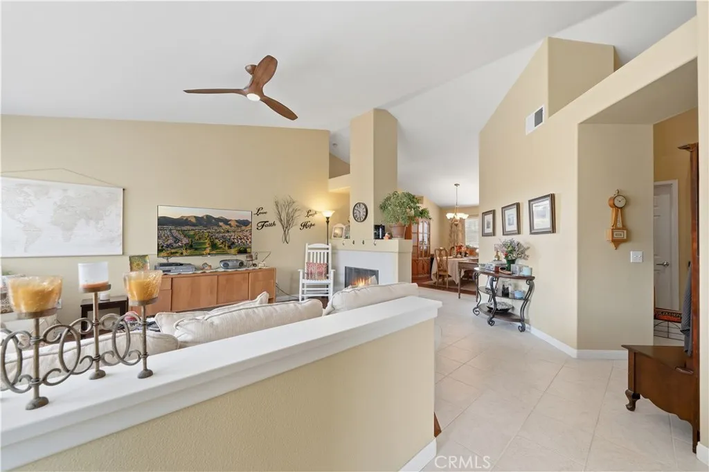 24165 Corte Valente, Murrieta, California 92562 home-pic-3