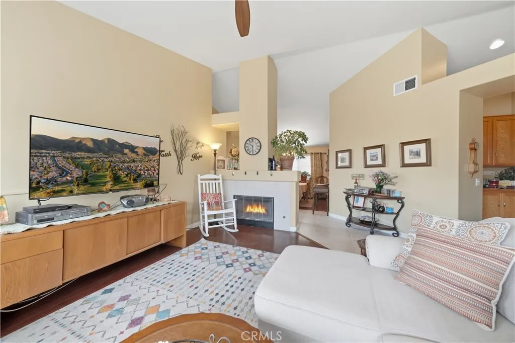 24165 Corte Valente, Murrieta, California 92562 home-pic-6