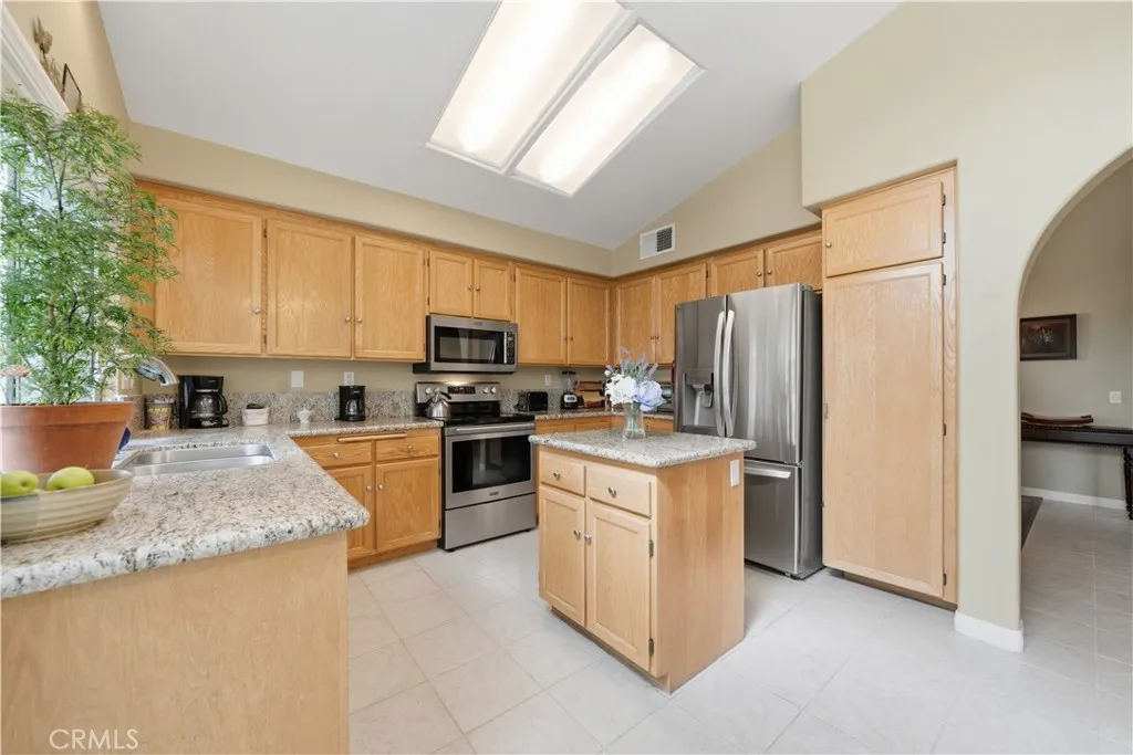 24165 Corte Valente, Murrieta, California 92562 home-pic-11