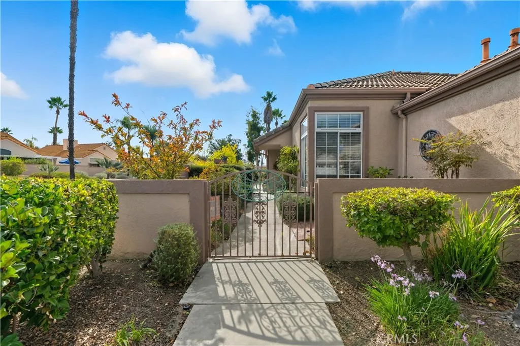 24165 Corte Valente, Murrieta, California 92562 home-pic-2