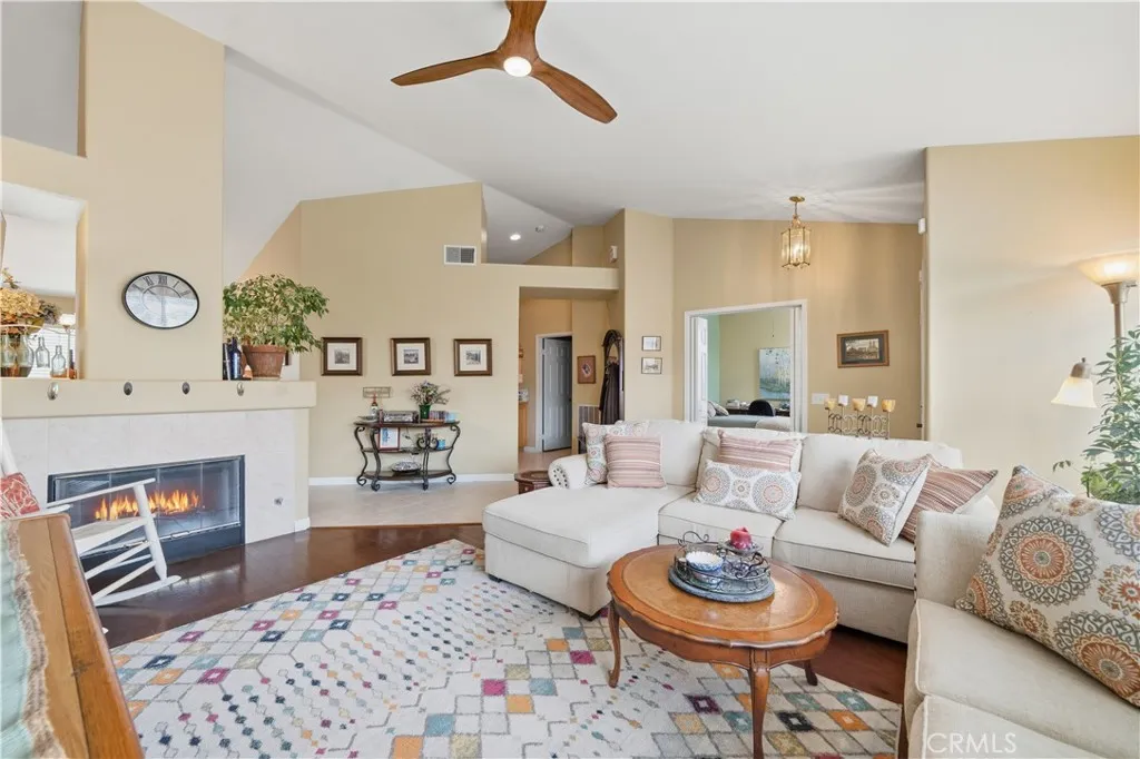 24165 Corte Valente, Murrieta, California 92562 home-pic-7