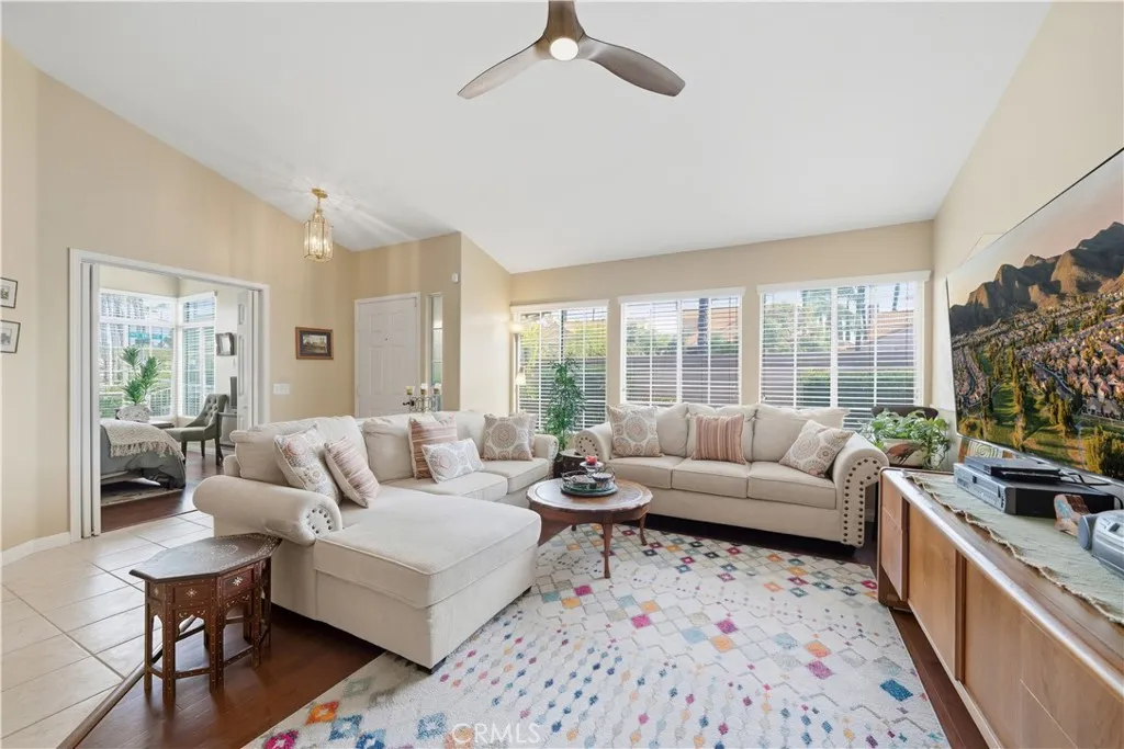24165 Corte Valente, Murrieta, California 92562 home-pic-4