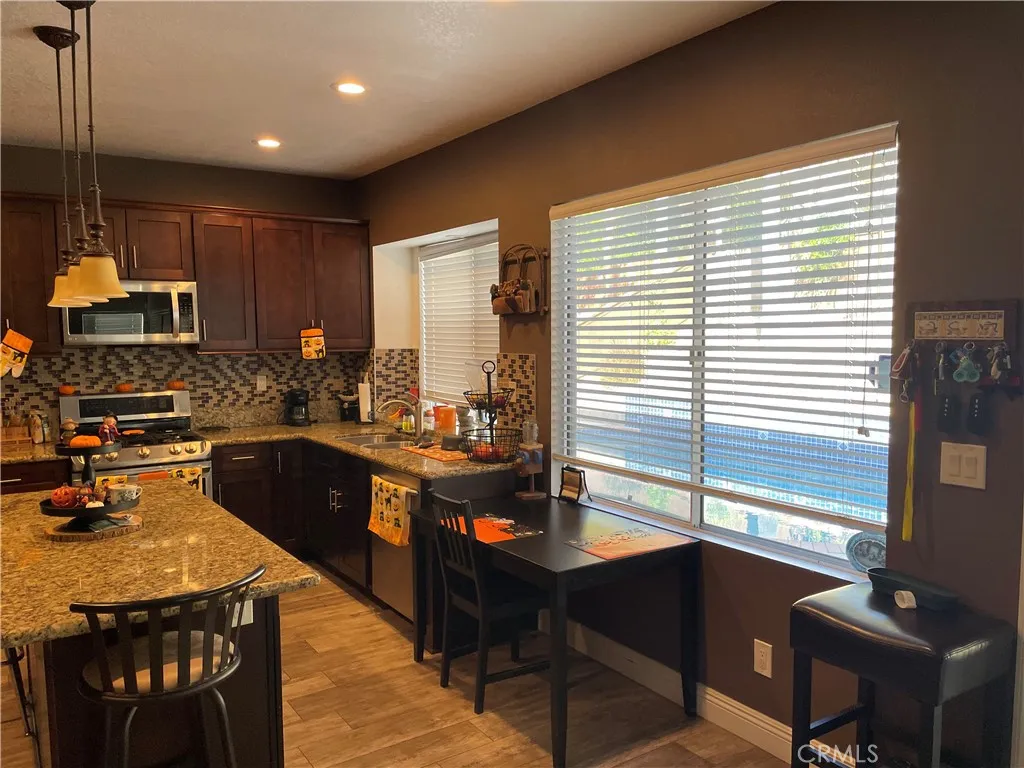 2621 Grove, Corona, California 92882 home-pic-9