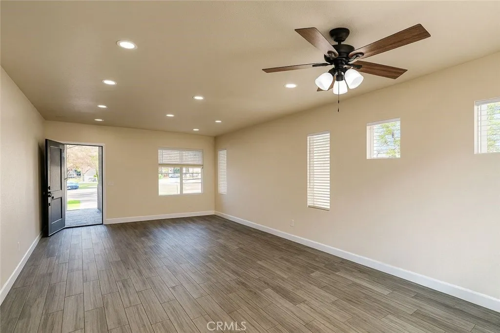 36948 35th E, Palmdale, California 93550 home-pic-4