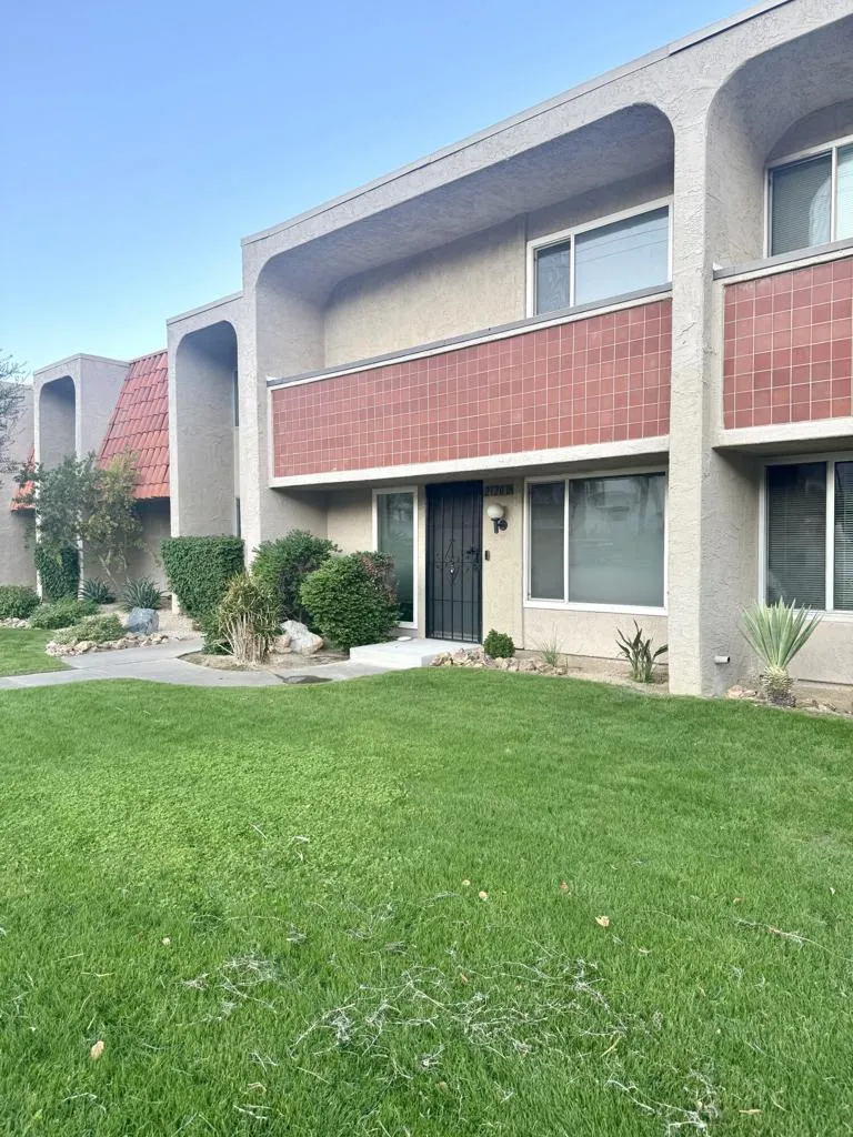 2120 N Indian Canyon Drive D, Palm Springs, California 92262 home-pic-1