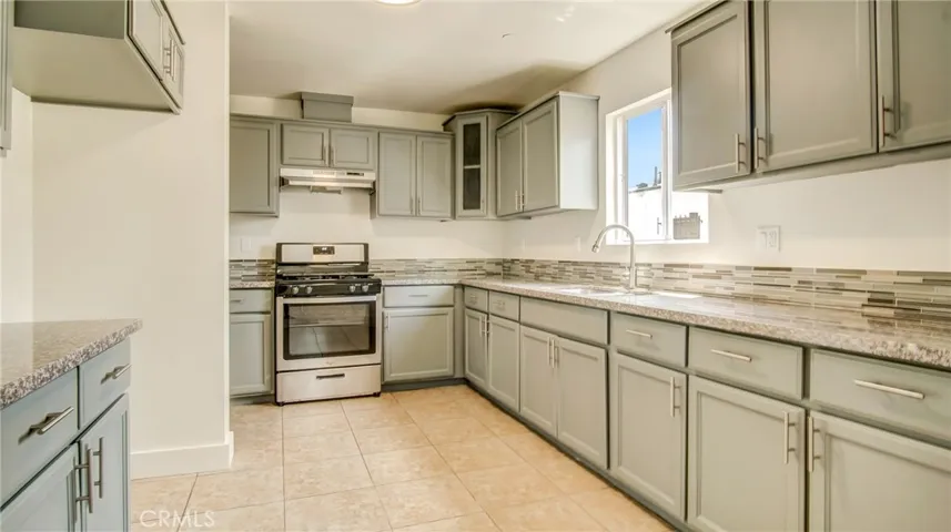 Great Storage and plentiful counter space (Front Unit)