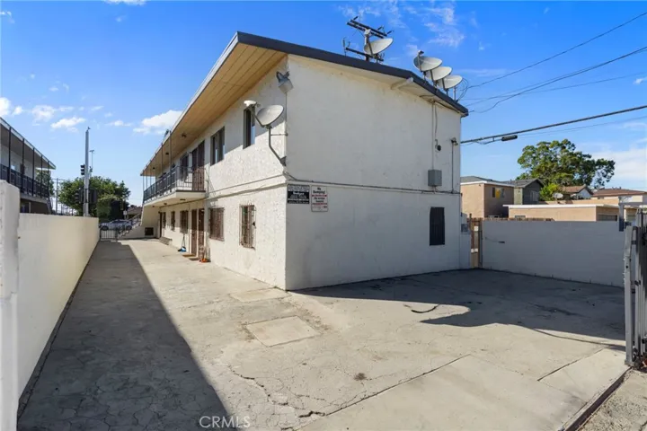 3390 Santa Fe Avenue, Long Beach, California 90810