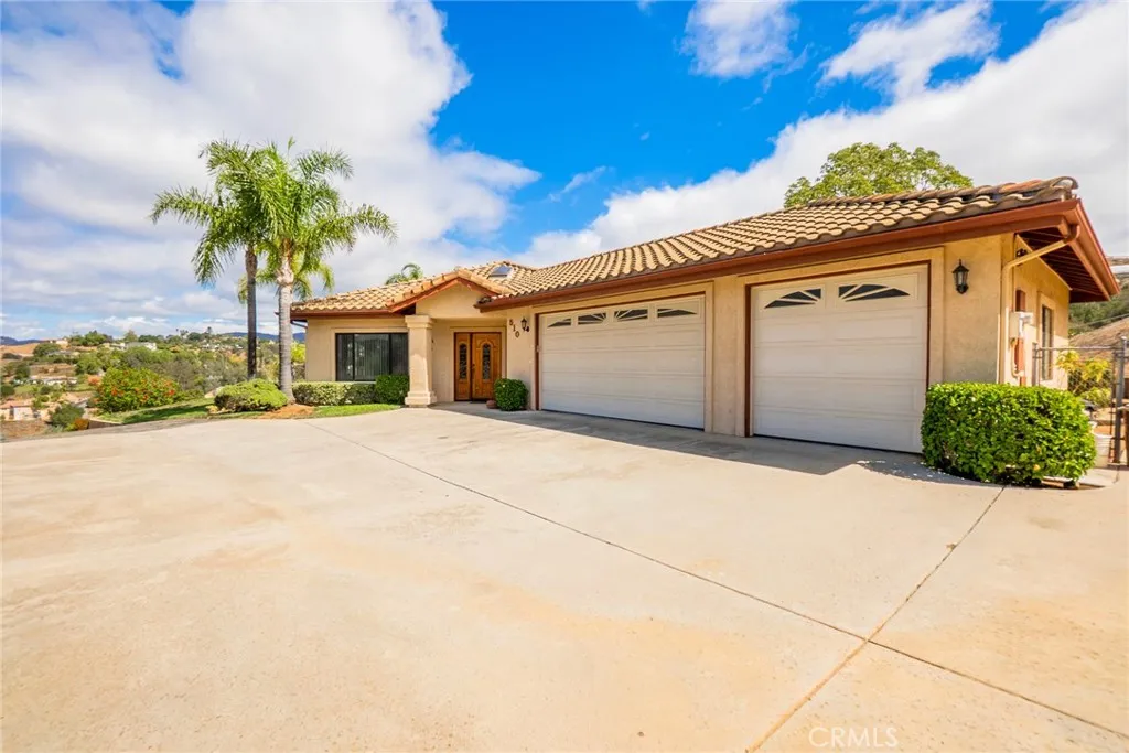 510 Hilbert Drive, Fallbrook, California 92028 home-pic-3