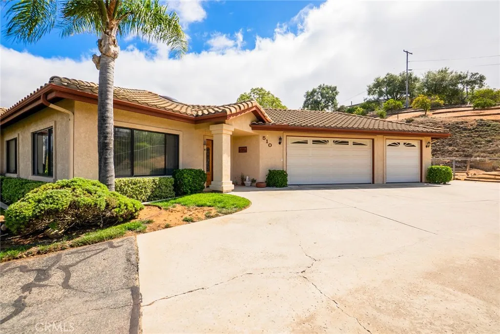 510 Hilbert Drive, Fallbrook, California 92028 home-pic-2