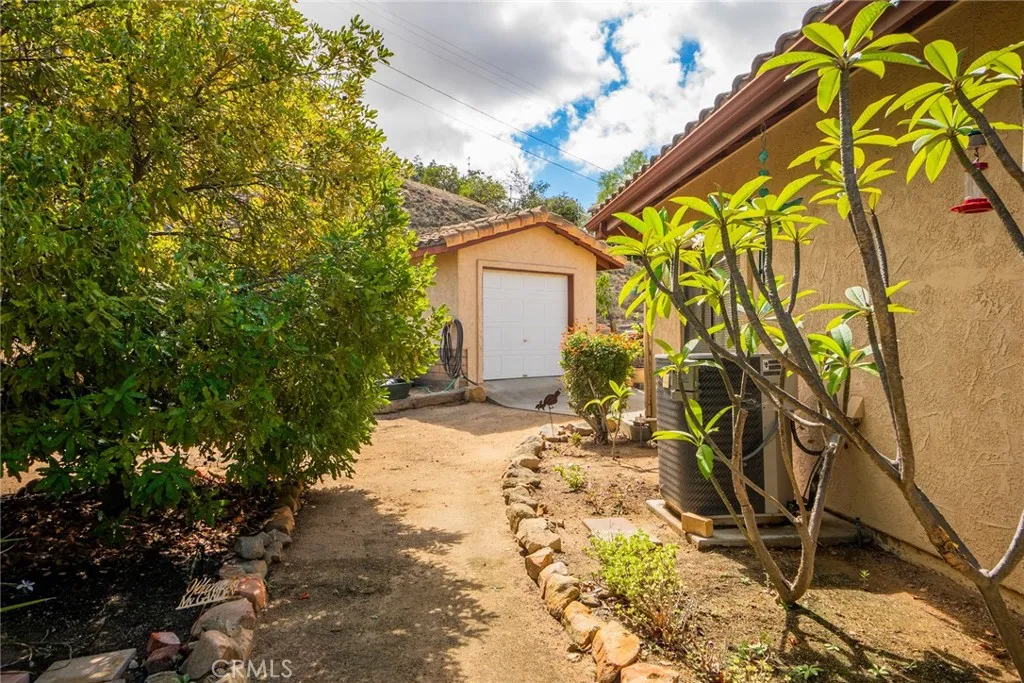 510 Hilbert Drive, Fallbrook, California 92028 home-pic-35