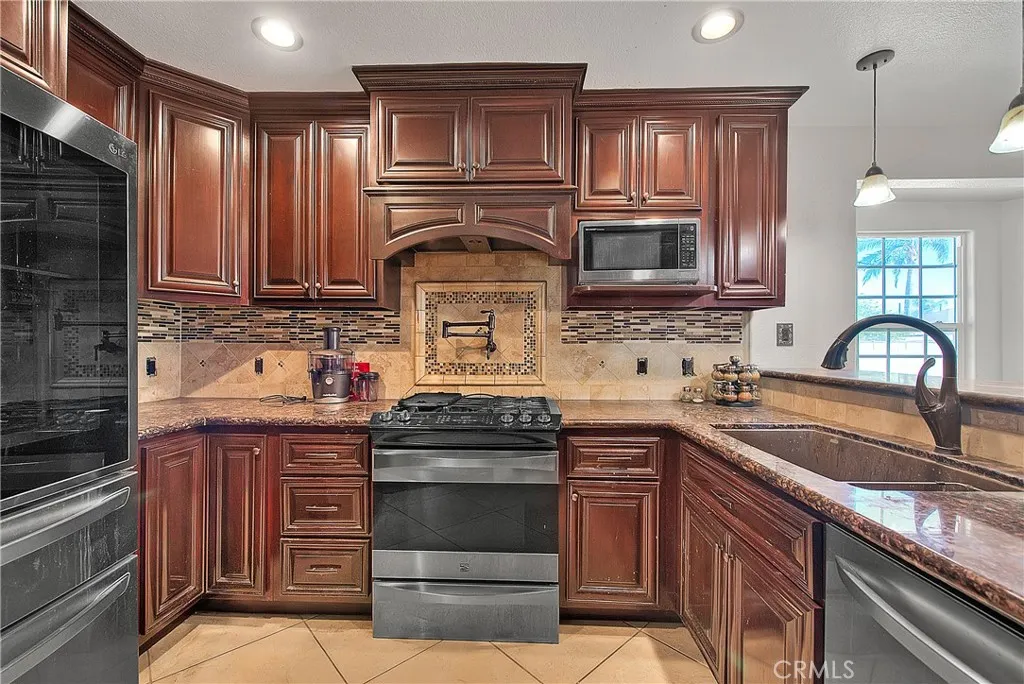 941 W F Street, Colton, California 92324 home-pic-9
