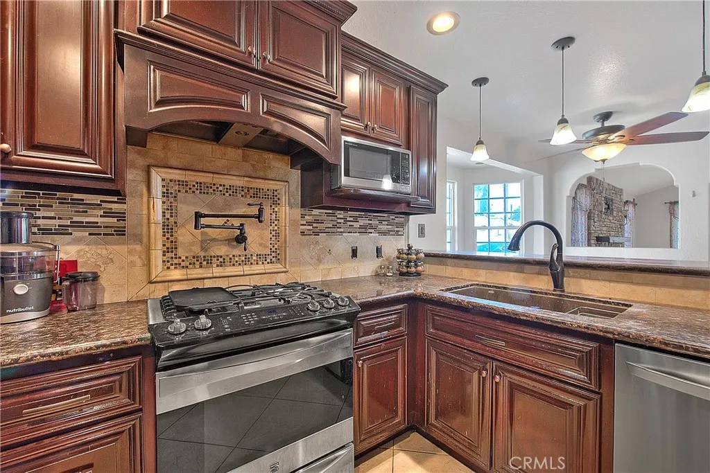 941 W F Street, Colton, California 92324 home-pic-13