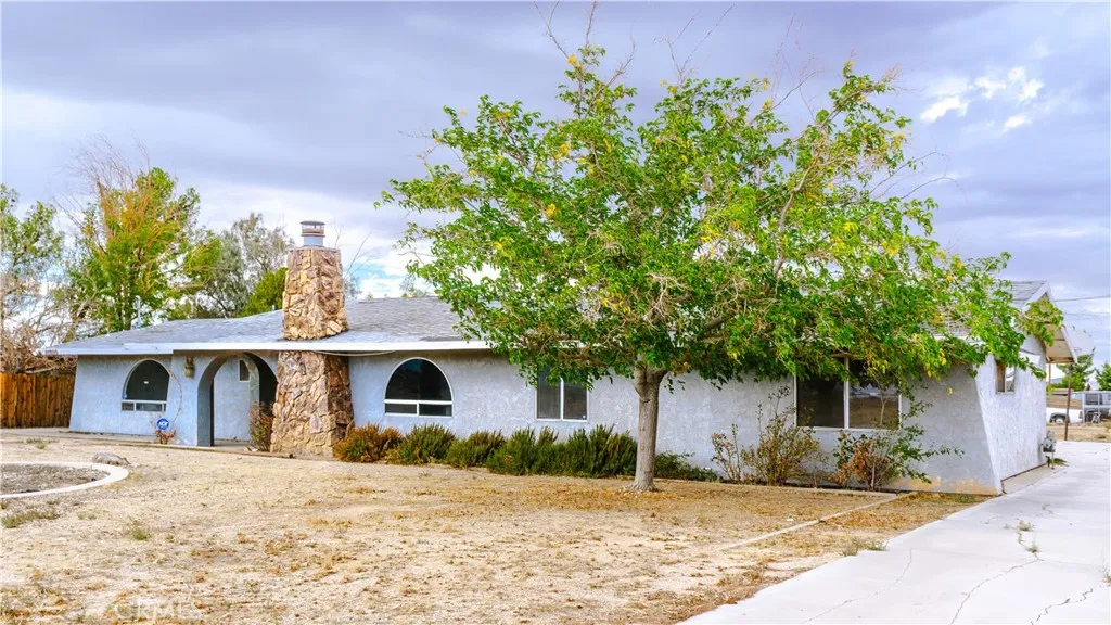 21390 Tussing Ranch Road, Apple Valley, California 92308 home-pic-2