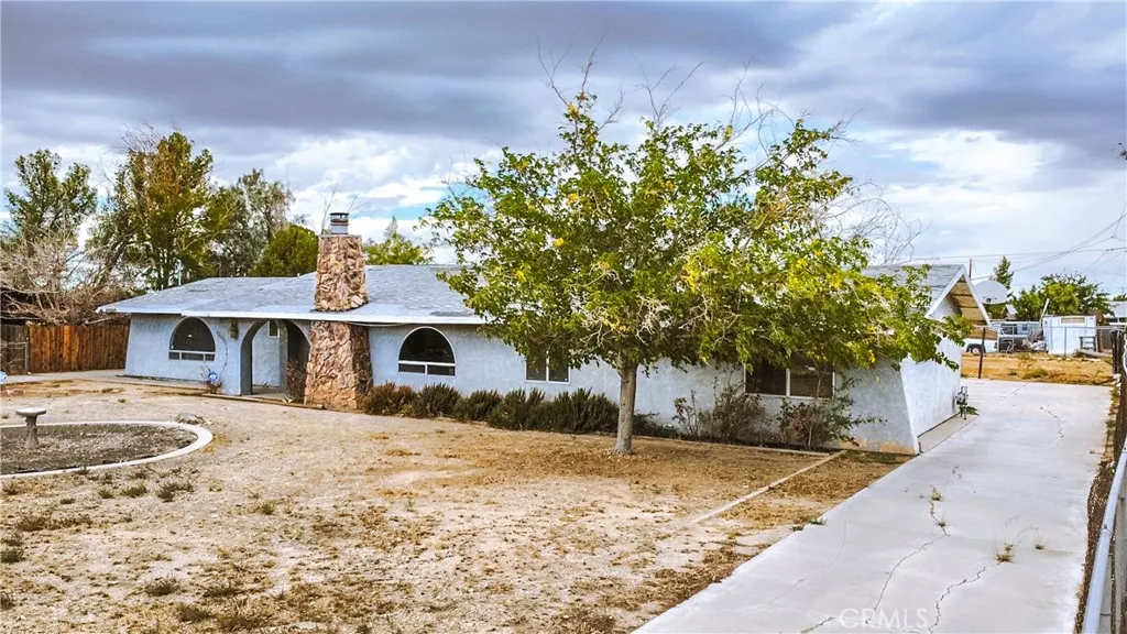 21390 Tussing Ranch Road, Apple Valley, California 92308 home-pic-3