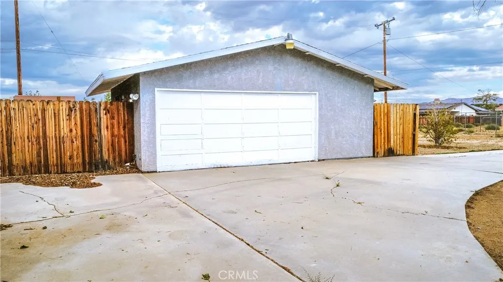 21390 Tussing Ranch Road, Apple Valley, California 92308 home-pic-7