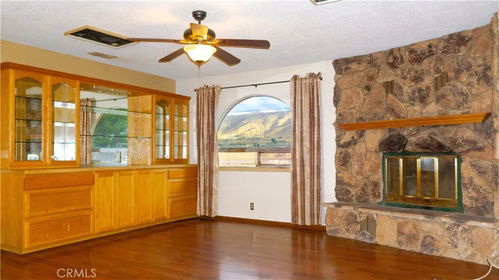 21390 Tussing Ranch Road, Apple Valley, California 92308 home-pic-6