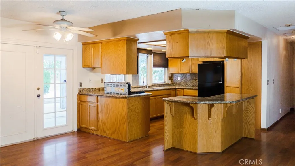 21390 Tussing Ranch Road, Apple Valley, California 92308 home-pic-4