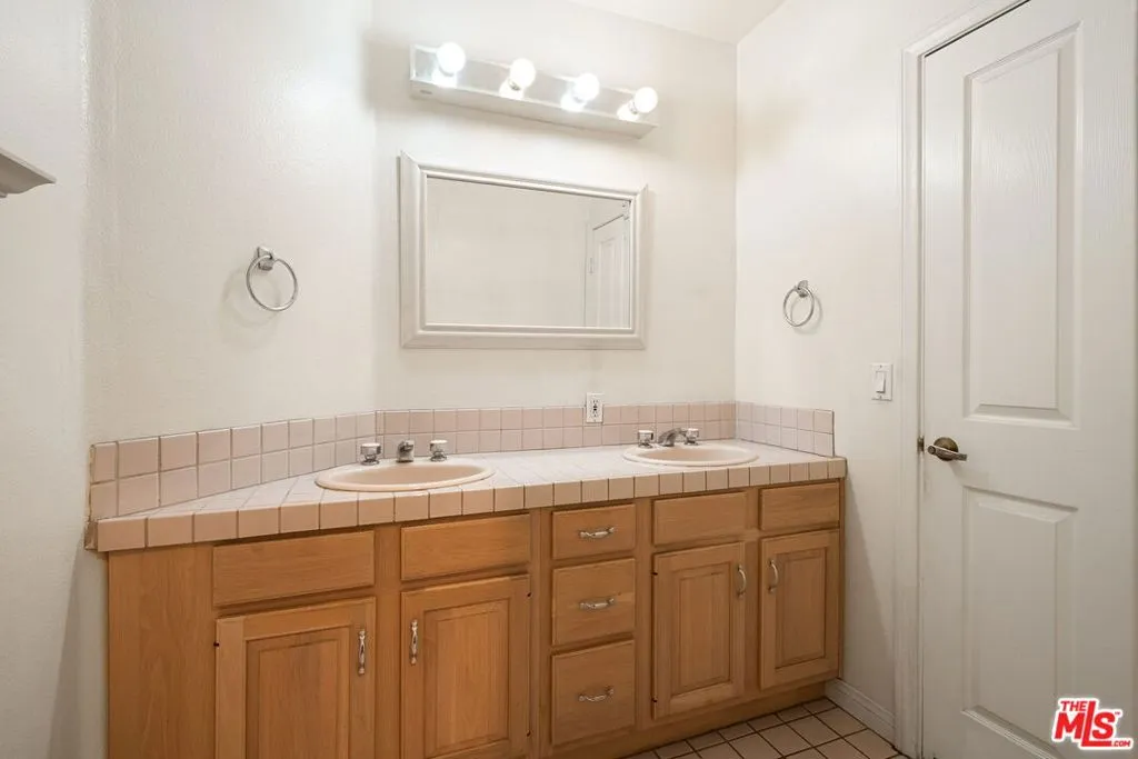 2810 Tilden Avenue, Los Angeles, California 90064 home-pic-31