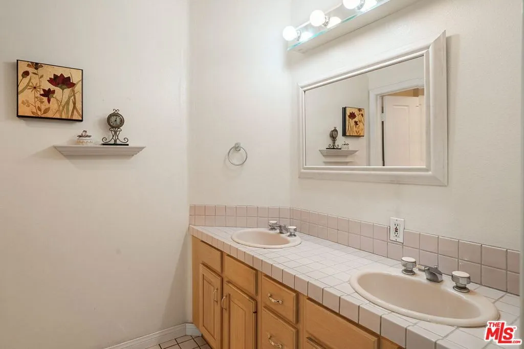 2810 Tilden Avenue, Los Angeles, California 90064 home-pic-29