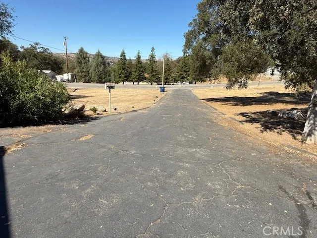 Long driveway affords privacy from passbyers and plenty of paking for your guests.