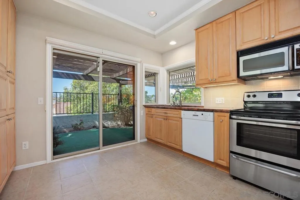 17604 Camino Ancho, San Diego, California 92128 home-pic-9