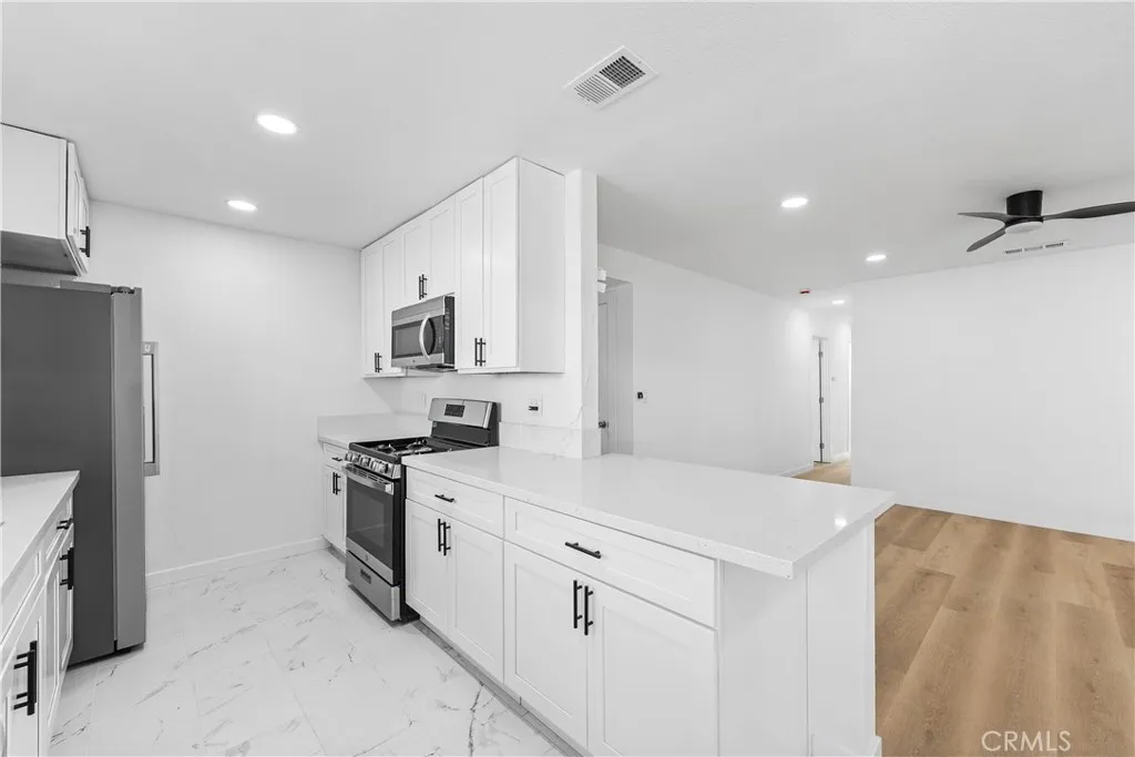 45449 3rd E, Lancaster, California 93535 home-pic-2