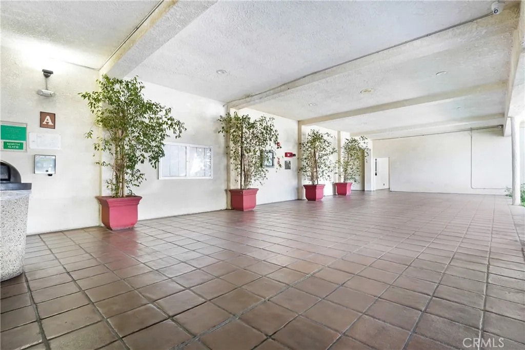 5460 White Oak G213, Encino, California 91316 home-pic-15