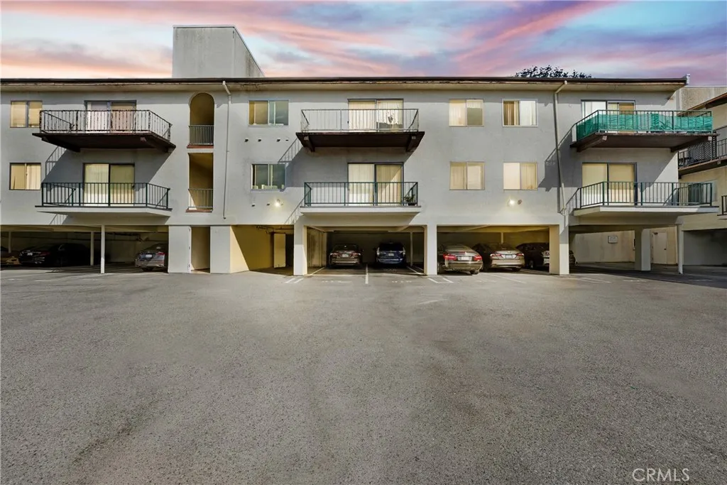 5460 White Oak G213, Encino, California 91316 home-pic-11