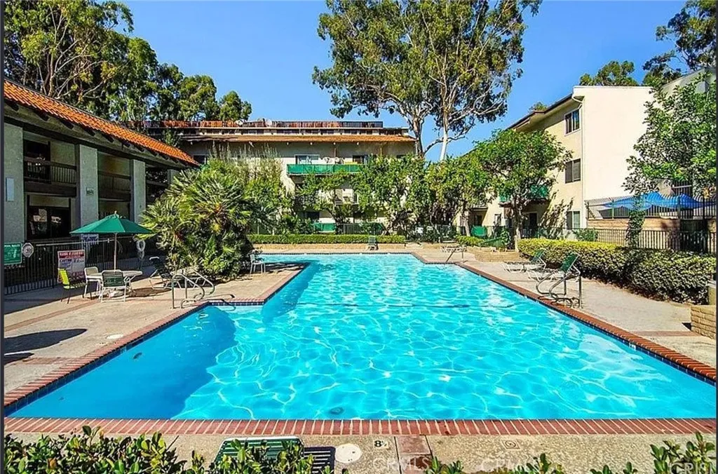 5460 White Oak G213, Encino, California 91316 home-pic-17
