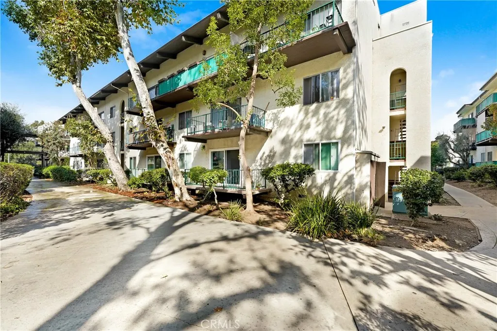 5460 White Oak G213, Encino, California 91316 home-pic-13