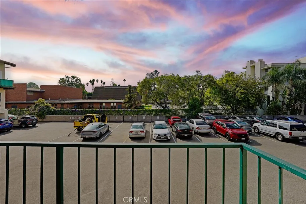 5460 White Oak G213, Encino, California 91316 home-pic-20