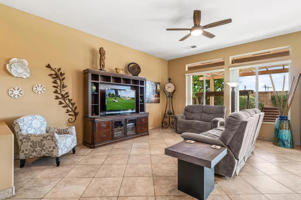 43774 Royal Saint George Drive, Indio, California 92201 home-pic-9