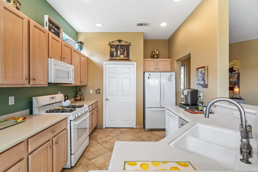 43774 Royal Saint George Drive, Indio, California 92201 home-pic-16