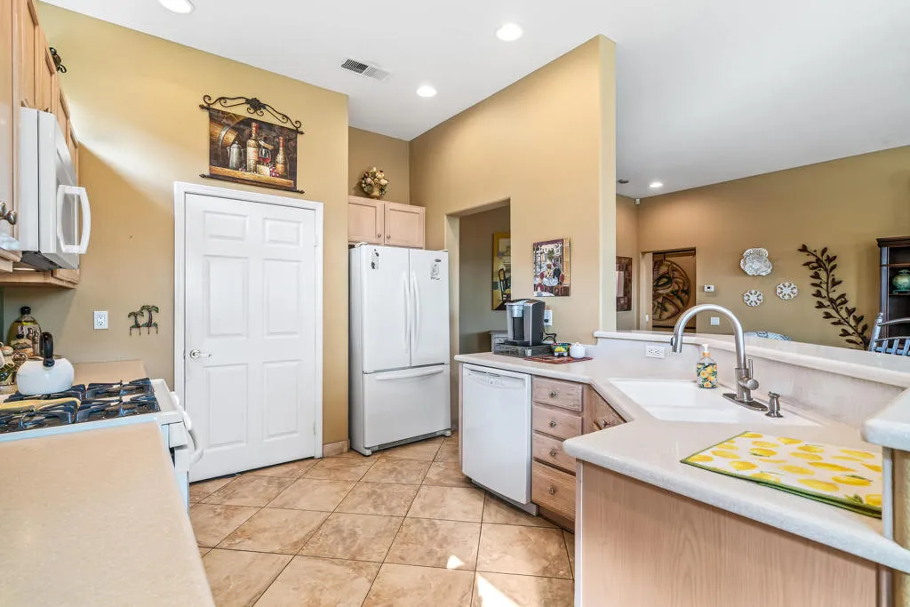 43774 Royal Saint George Drive, Indio, California 92201 home-pic-17